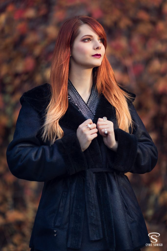 Séance de portrait réalisée en automne avec la modèle et blogueuse beauté et mode Gaby Owl, par le photographe Cyril Sonigo à Paris