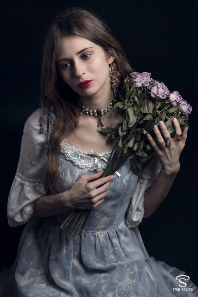 Portrait studio du modèle Hana Bolkonski par le photographe Cyril Sonigo