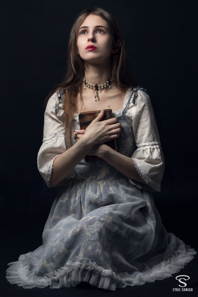 Portrait studio du modèle Hana Bolkonski par le photographe Cyril Sonigo